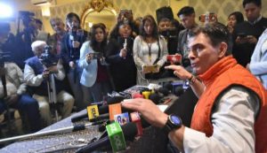 Rodrigo Paz promete a Cochabamba ser líder en energías renovables