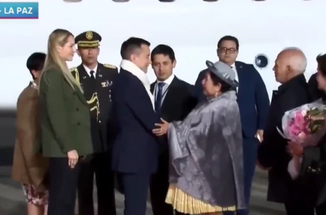 El mandatario de Ecuador, Daniel Noboa arribó este viernes a Bolivia para participar en la ceremonia de transmisión de mando