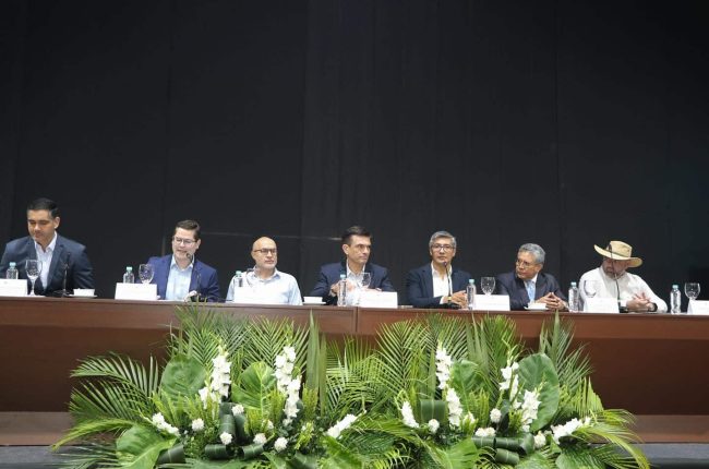 Hoy en Santa Cruz con empresarios privados nacionales dando otro paso que nos acerque al futuro que queremos para la patria.