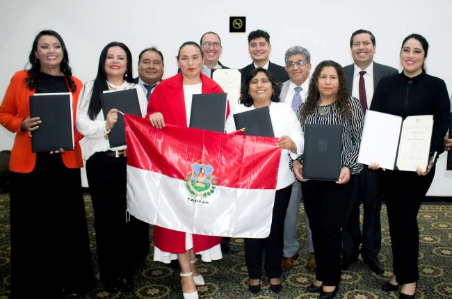 Entrega de credenciales a los asambleístas titulares elegidos en las elecciones generales 2025.