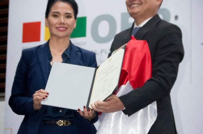 Entrega de credenciales a los asambleístas titulares elegidos en las elecciones generales 2025.