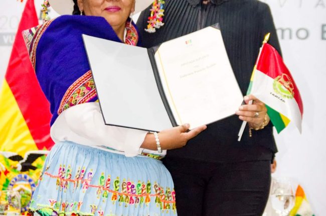 Entrega de credenciales a los asambleístas titulares elegidos en las elecciones generales 2025.