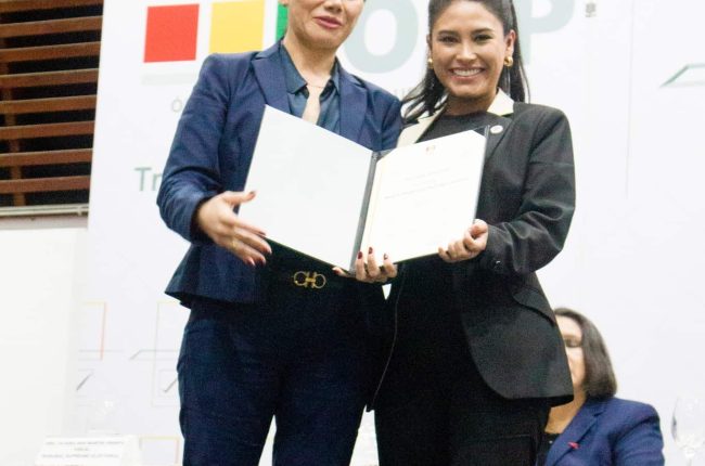 Entrega de credenciales a los asambleístas titulares elegidos en las elecciones generales 2025.