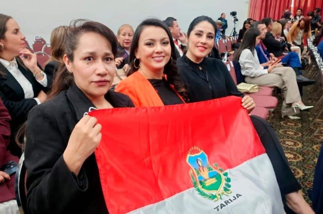 Entrega de credenciales a los asambleístas titulares elegidos en las elecciones generales 2025.