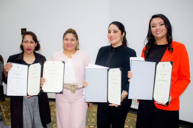 Entrega de credenciales a los asambleístas titulares elegidos en las elecciones generales 2025.