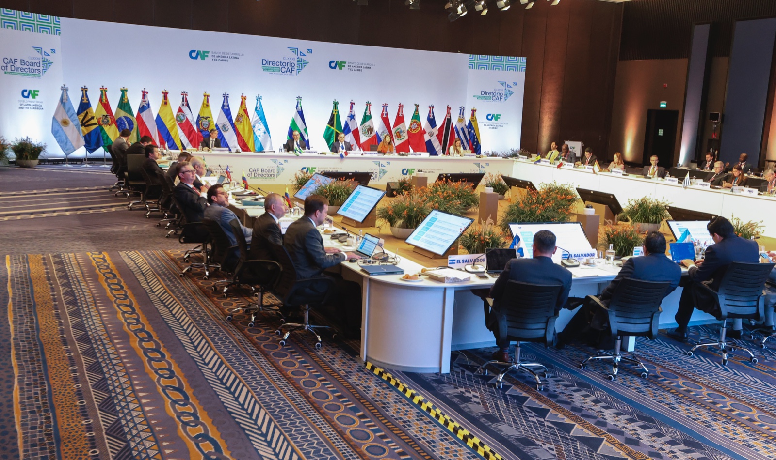 Entablaremos relaciones con instituciones financieras internacionales