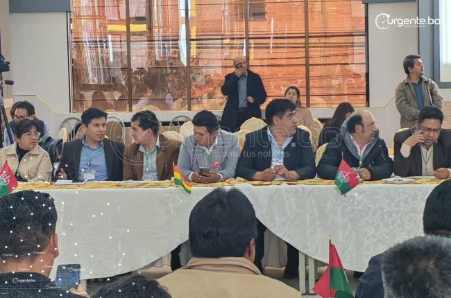 El presidente electo llegó hasta El Alto para reunirse con los sectores productivos de esta ciudad paceña.