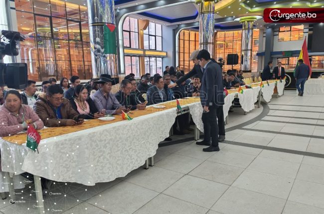 El presidente electo llegó hasta El Alto para reunirse con los sectores productivos de esta ciudad paceña.