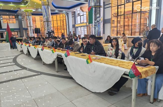 El presidente electo llegó hasta El Alto para reunirse con los sectores productivos de esta ciudad paceña.