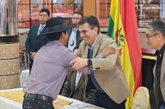 El presidente electo llegó hasta El Alto para reunirse con los sectores productivos de esta ciudad paceña.