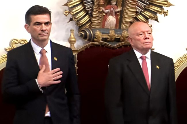 Rodrigo Paz y Edmand Lara reciben sus credenciales como presidente y vicepresidente de Bolivia en histórico acto del TSE en Sucre