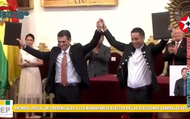 Rodrigo Paz y Edmand Lara reciben sus credenciales como presidente y vicepresidente de Bolivia en histórico acto del TSE en Sucre