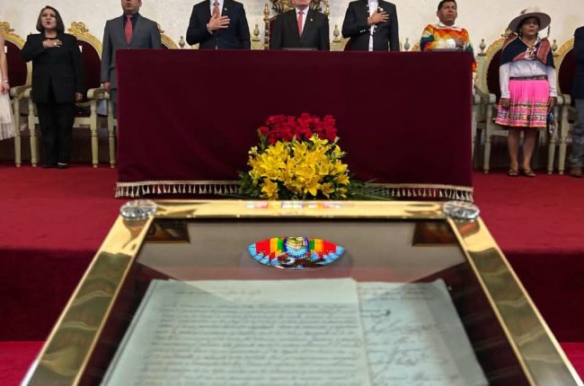 Rodrigo Paz y Edmand Lara reciben sus credenciales como presidente y vicepresidente de Bolivia en histórico acto del TSE en Sucre