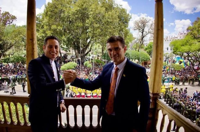 Rodrigo Paz y Edmand Lara reciben sus credenciales como presidente y vicepresidente de Bolivia en histórico acto del TSE en Sucre