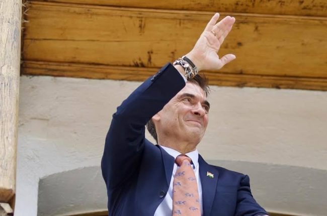 Rodrigo Paz y Edmand Lara reciben sus credenciales como presidente y vicepresidente de Bolivia en histórico acto del TSE en Sucre