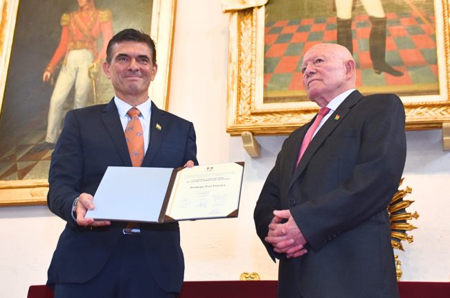 Rodrigo Paz y Edmand Lara reciben sus credenciales como presidente y vicepresidente de Bolivia en histórico acto del TSE en Sucre