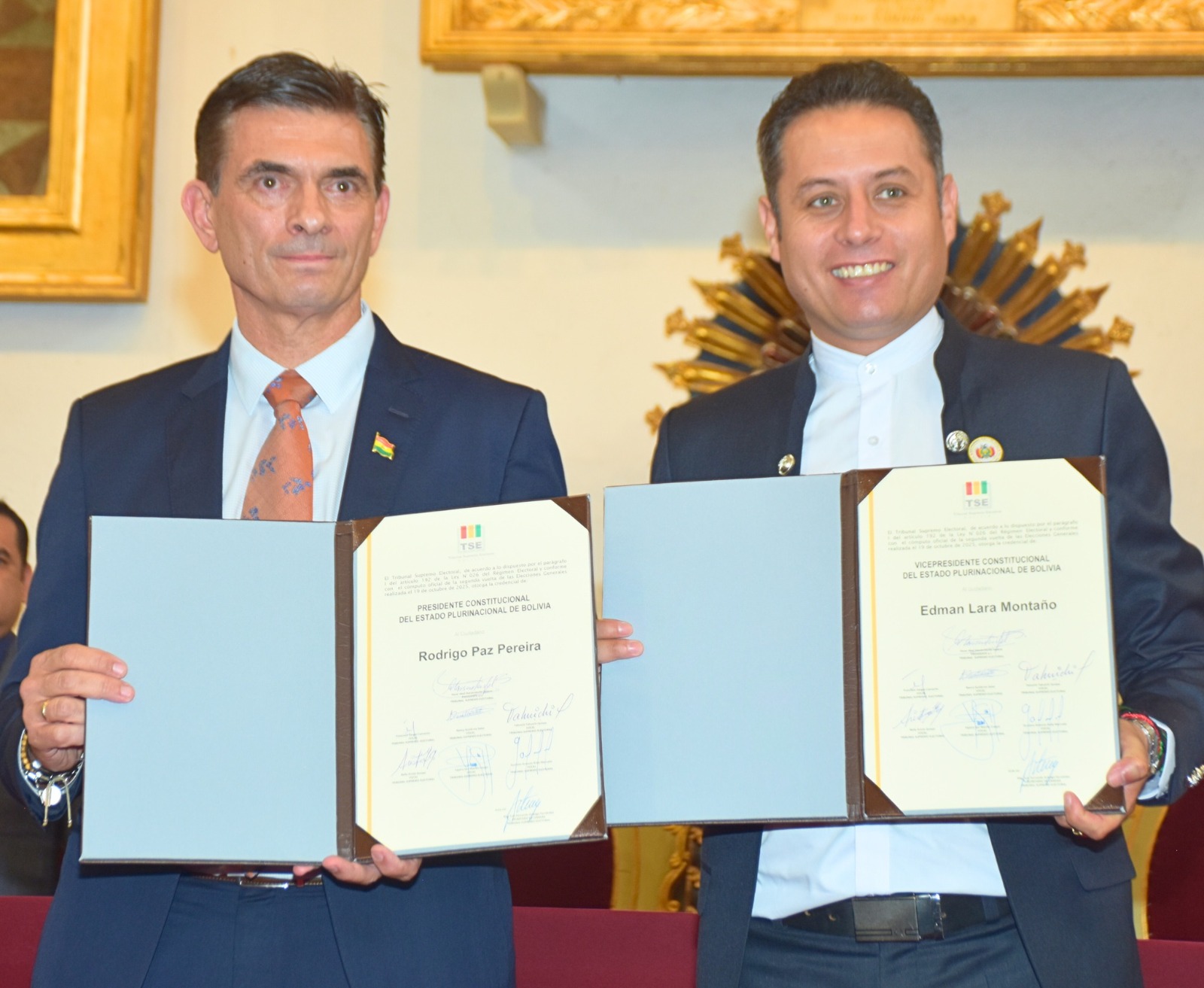 Entrega de credenciales a autoridades electas