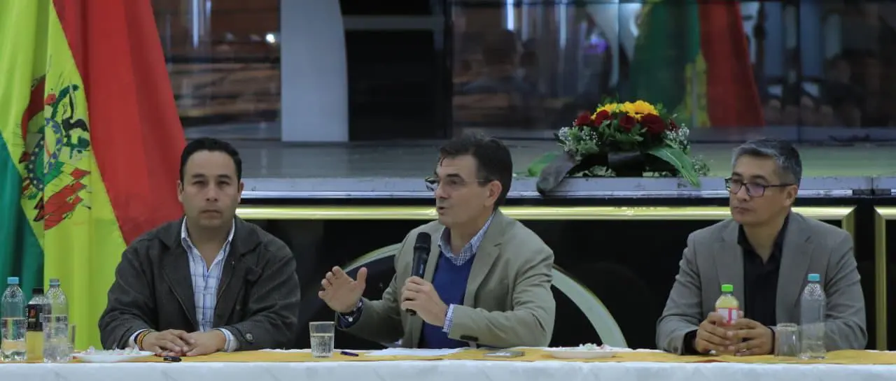 Rodrigo Paz en un encuentro con sectores alteños